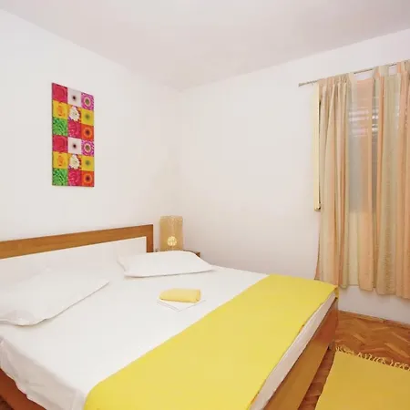 Zagrebacka * Макарска