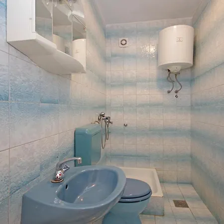 Cozy In With Kitchen Apartment Makarska
