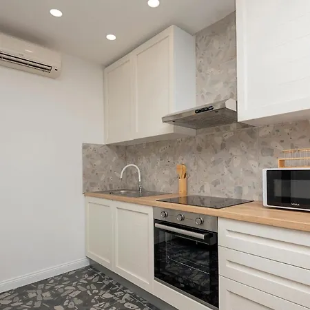 Zagrebacka Apartamento Makarska