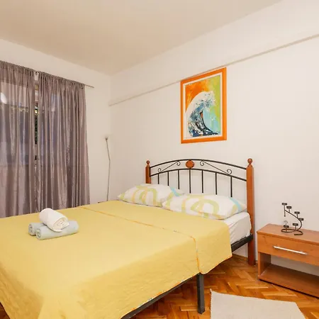 Apartment Cozy In With Kitchen Makarska