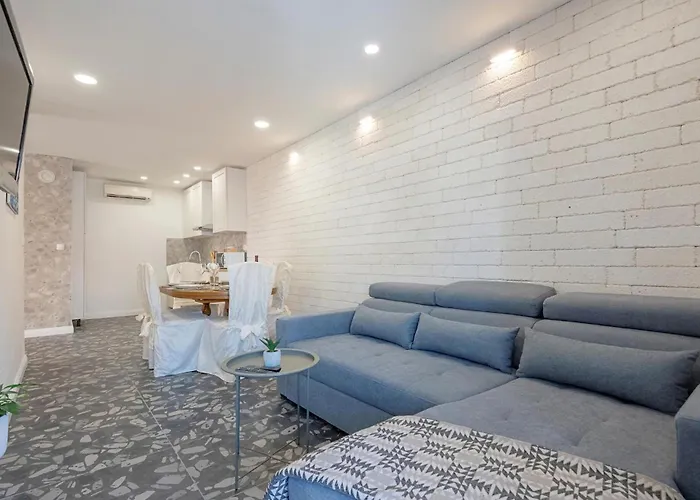 Zagrebacka * マカルスカ