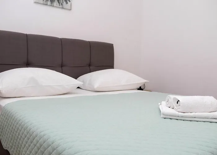 Zagrebacka * マカルスカ